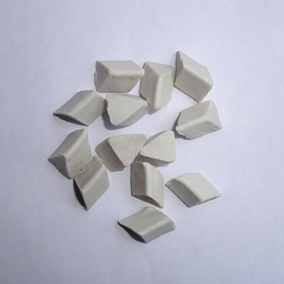 高鋁瓷磨料（斜三角）